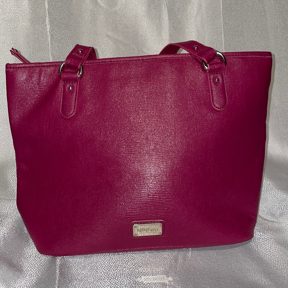 Nine & Co. magenta/fuschia full-zipper closure tote bag/purse